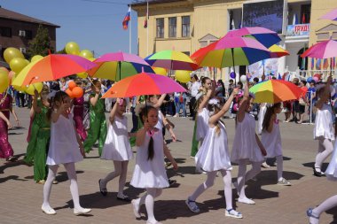 Slavyansk Kuban, Rusya-1 Mayıs 2018: bir Mayıs, bahar ve iş günü kutluyor. Gün içinde şehir Slavyansk-Tarih-Kuban tiyatro meydanında geçit.