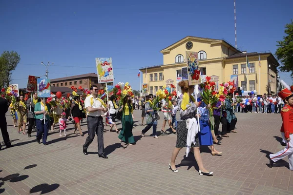 スラビャンカのクバン川 ロシア連邦 2018 五月の初め 春の日を祝います 劇場広場で市のスラビャンカ クバンの日パレードの可能性があります — ストック写真