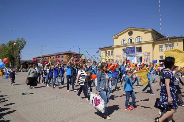 スラビャンカのクバン川 ロシア連邦 2018 五月の初め 春の日を祝います 劇場広場で市のスラビャンカ クバンの日パレードの可能性があります — ストック写真