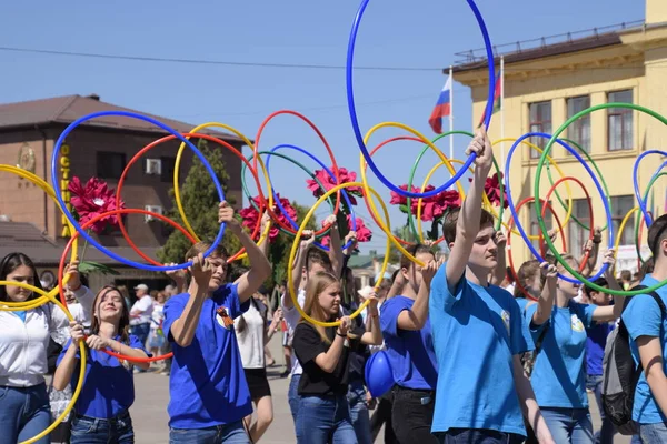 スラビャンカのクバン川 ロシア連邦 2018 五月の初め 春の日を祝います 劇場広場で市のスラビャンカ クバンの日パレードの可能性があります — ストック写真