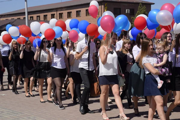 Slavyansk Kuban, Rusya-1 Mayıs 2018: bir Mayıs, bahar ve iş günü kutluyor. Gün içinde şehir Slavyansk-Tarih-Kuban tiyatro meydanında geçit.