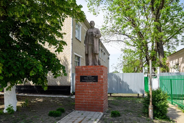 Monument aan de Voorzitter van de Hoge Raad van de Sovjet-Unie - Kalinin Mikhail Ivanovich. — Stockfoto