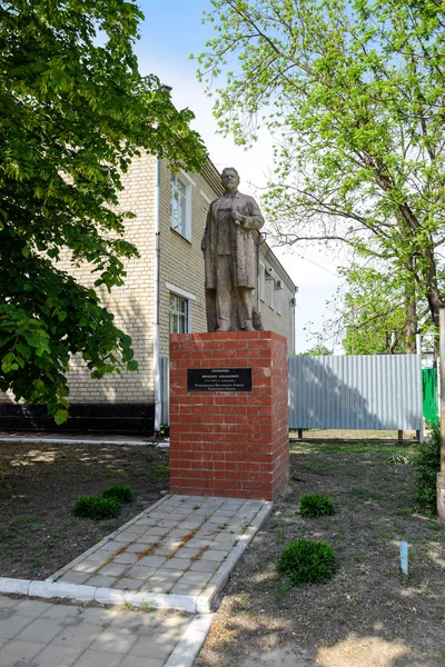 俄罗斯 Staronizhesteblyevskaya 2018年5月5日 苏联最高委员会主席的纪念碑 加里宁 — 图库照片