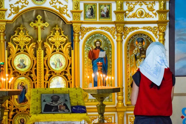 Heilige Hand Rusland Juni 2017 Een Biddende Vrouw Een Orthodoxe — Stockfoto
