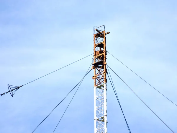 Aerial plattformar för överföring av radiovågor — Stockfoto