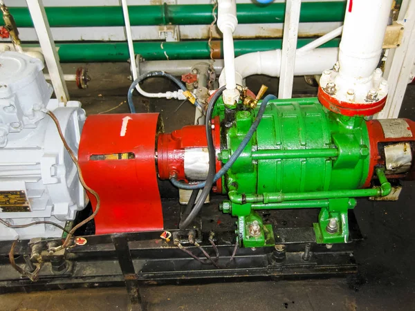 Pompe à huile centrifuge. Pompage module de traitement de l'eau. Equipement pétrolier — Photo