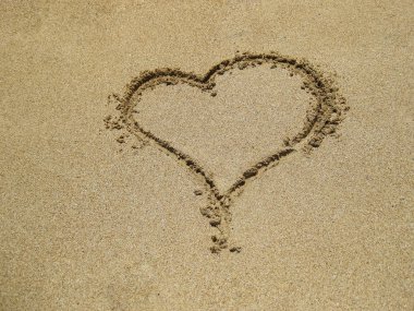 kum üzerinde kalp