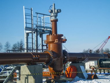 Elektrikli sürücü ile boru hattı üzerinde mandalı