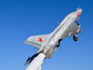 Savaş uçağı için anıt.