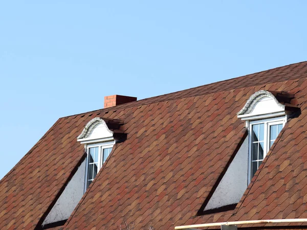 금속 시트의 만든 지붕 집 — 스톡 사진