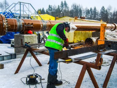 İş güvenliği. Kaynak ve demir kurguları taşlama. İsmailoğlu