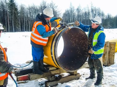 İş güvenliği. Kaynak ve tesisat-in belgili tanımlık boru hattı. Mühendisli