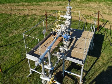 Ekipman ve petrol arama teknolojileri. Petrol kuyusu