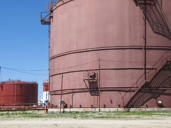 Réservoirs de stockage de produits pétroliers — Photo