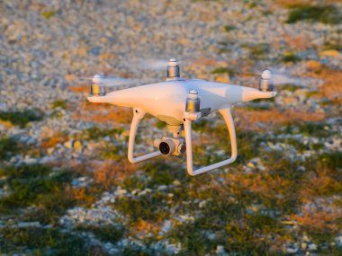 Yerden hovering dron,