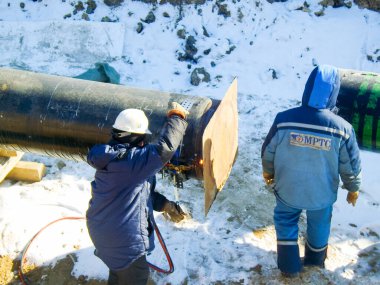 Bir petrol ve doğal gaz boru hattı inşaatı.
