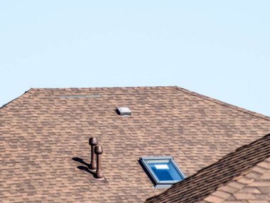 Bir çatıda Dekoratif metal kiremit