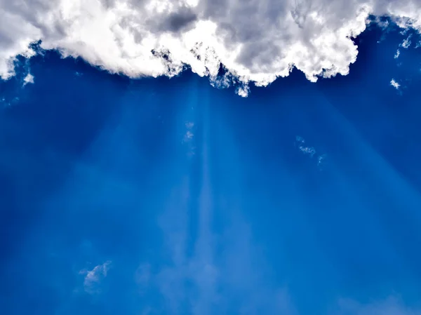 Heavenly landscape with clouds. Cumulus clouds in the sky — Stock Photo, Image