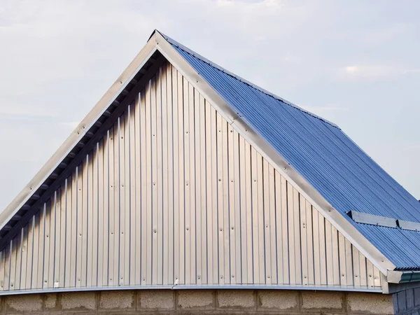 Il tetto di lamiera ondulata — Foto Stock