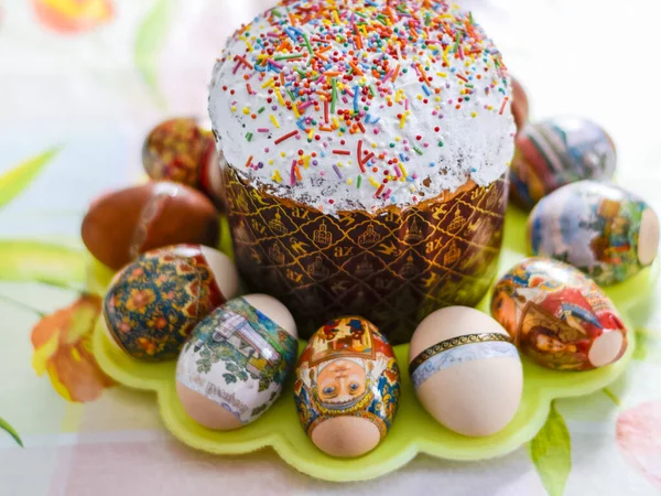 复活节蛋糕和彩蛋。东正教复活节 — 图库照片