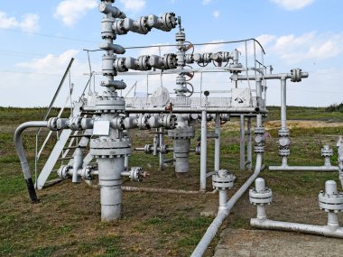 Bir petrol kuyusu donatım