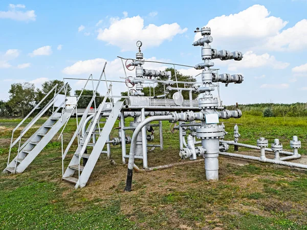 Equipo de un pozo de petróleo — Foto de Stock