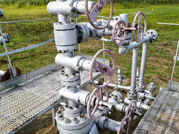 Оборудование нефтяной скважины — стоковое фото