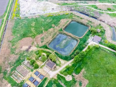 Arındırma tesisleri, kanalizasyon arıtma havuzları. Arazi dolumu