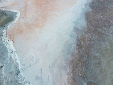 Azak Denizi kıyılarında tuz tuz gölü. Eski Haliç. Sağa sola görüntülemek