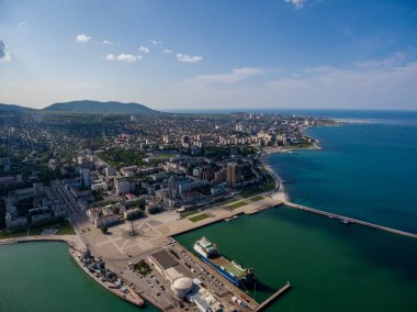 Bay Tsemess en iyi görünümü. Mol - dalgaları durdurması için bina.