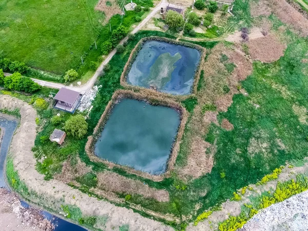 Instalaciones de purificación, piscinas de tratamiento de aguas residuales. Vertedero de gar — Foto de Stock