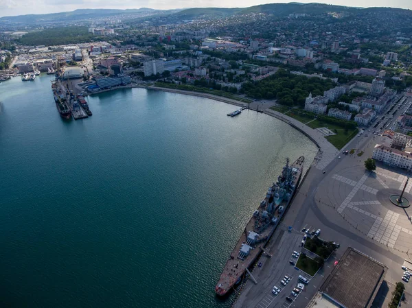 Vista superior de la bahía Tsemess. Mol - edificio para detener las olas . —  Fotos de Stock