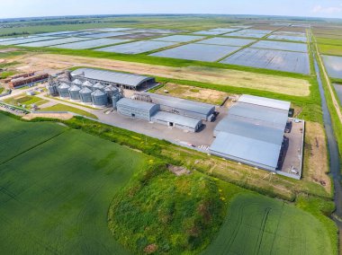 Kurutma ve depolama tahıl için bitki. Üstten görünüm. Tahıl termi