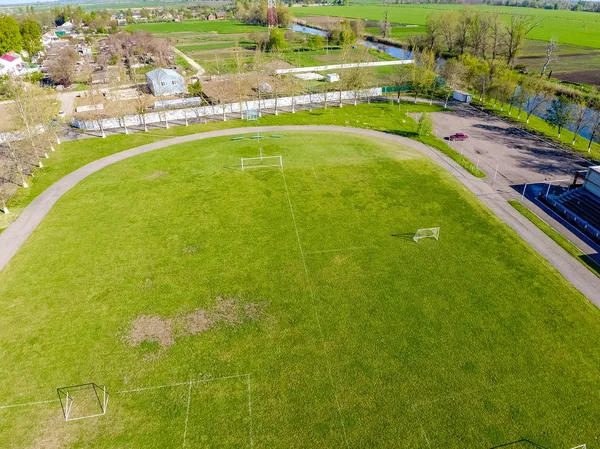 Felülnézet vidéki stadion. Labdarúgó-stadion. — Stock Fotó