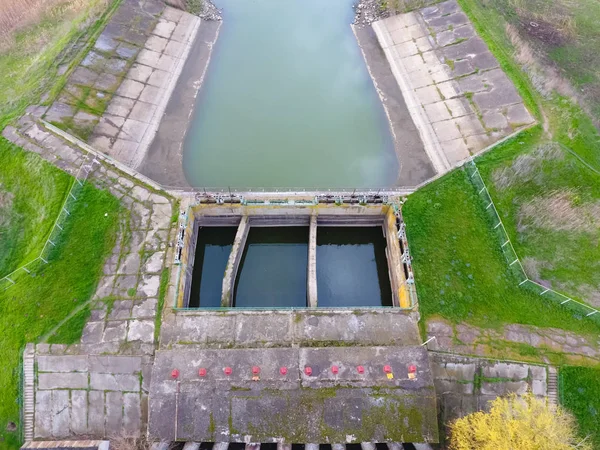 Water pumping station of irrigation system of rice fields. View — Stock Photo, Image