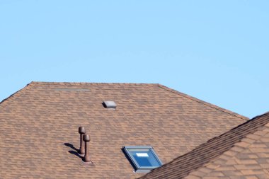 Bir çatıda Dekoratif metal kiremit