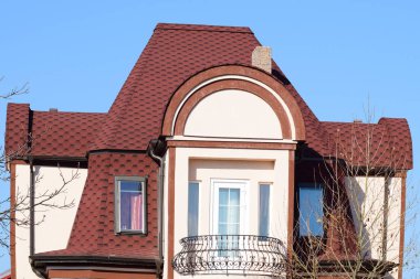 Metal levha çatılı evi