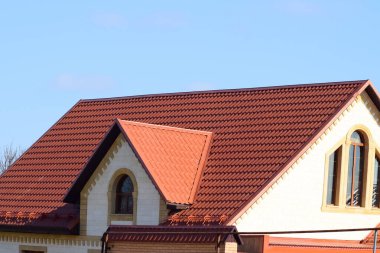 Metal levha çatılı evi