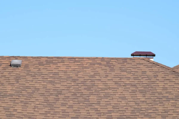지붕에 장식 금속 타일 — 스톡 사진
