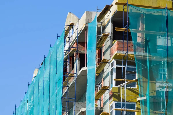 Sociaal vangnet in de nieuwgebouwde hoogbouw-gebouw — Stockfoto