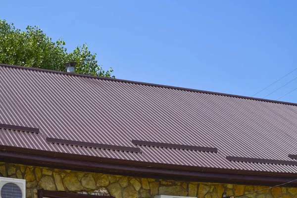 Taket av korrugerad plåt — Stockfoto