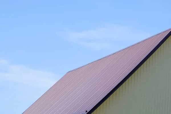 The roof of corrugated sheet — Stock Photo, Image