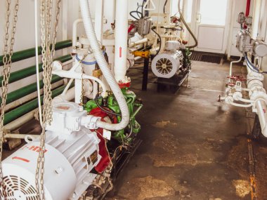 Santrifüj yağ pompası. Pompa su arıtma modülü. Petrol donanımı.