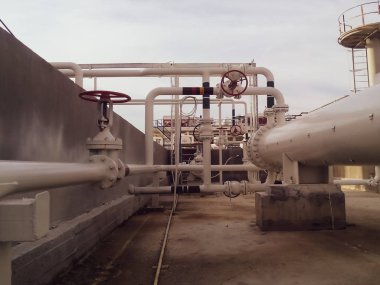 Bir rafineri ısı eşanjörü