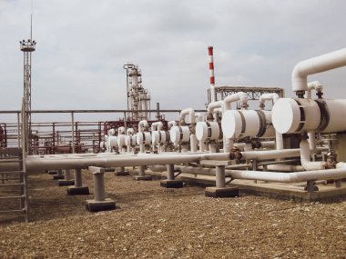 Bir rafineri Isı değiştiriciler