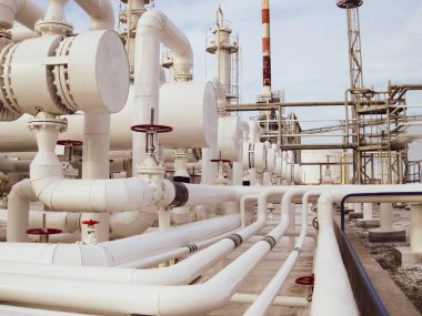 Bir rafineri Isı değiştiriciler