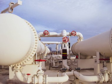 Bir rafineri Isı değiştiriciler