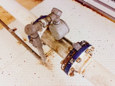 Su boru hattının elle kapatma vanası..