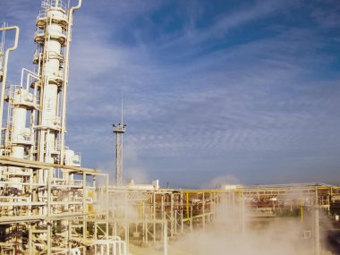 Petrol rafinerisi. Birincil petrol rafinerisi ekipmanı