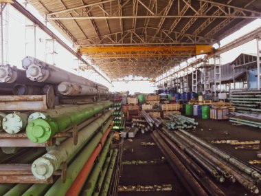 Petrol endüstrisi için boru Muhafazası. Dalgıç elektrik motorları. Varil reaktif ile